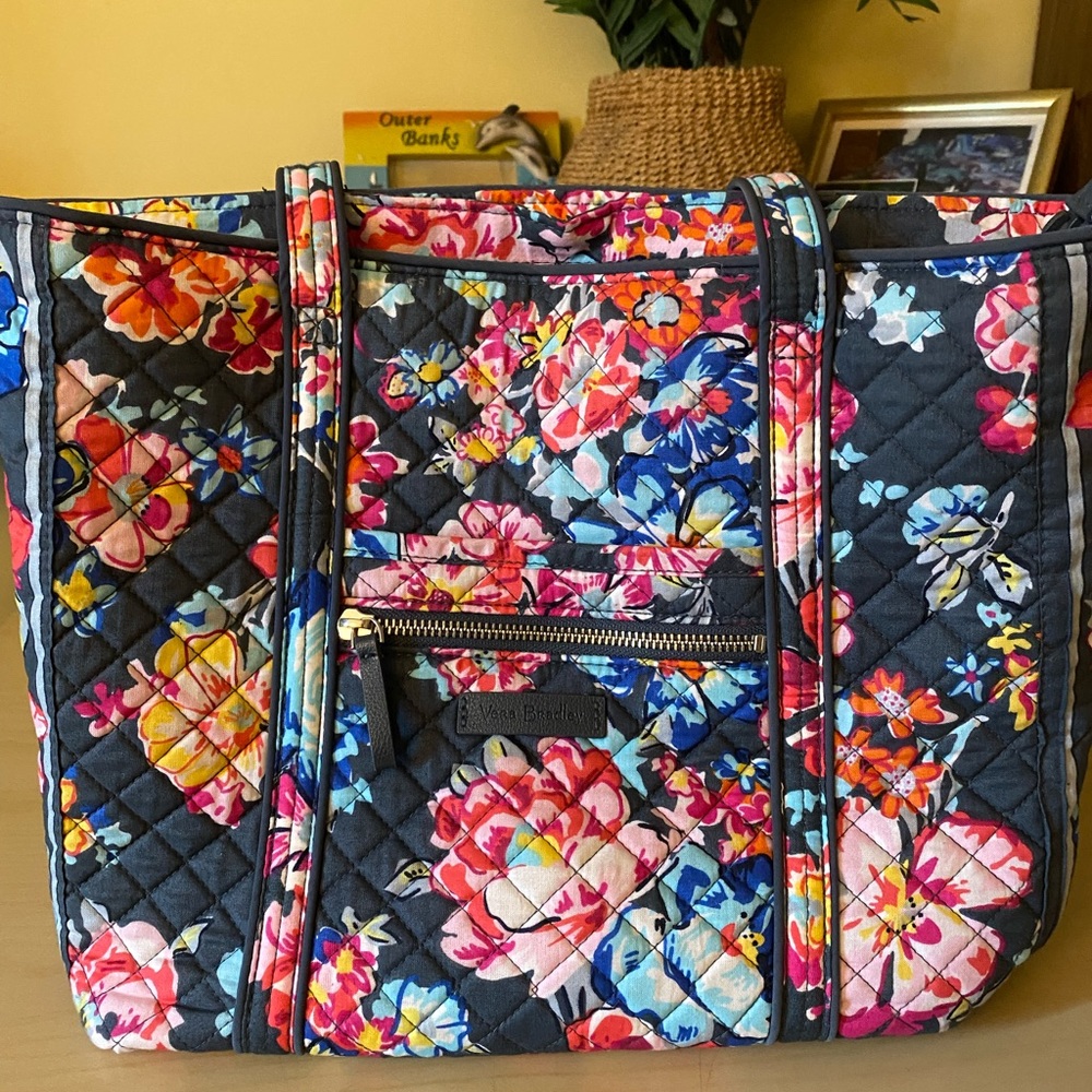 Vera Bradley Small Vera tote